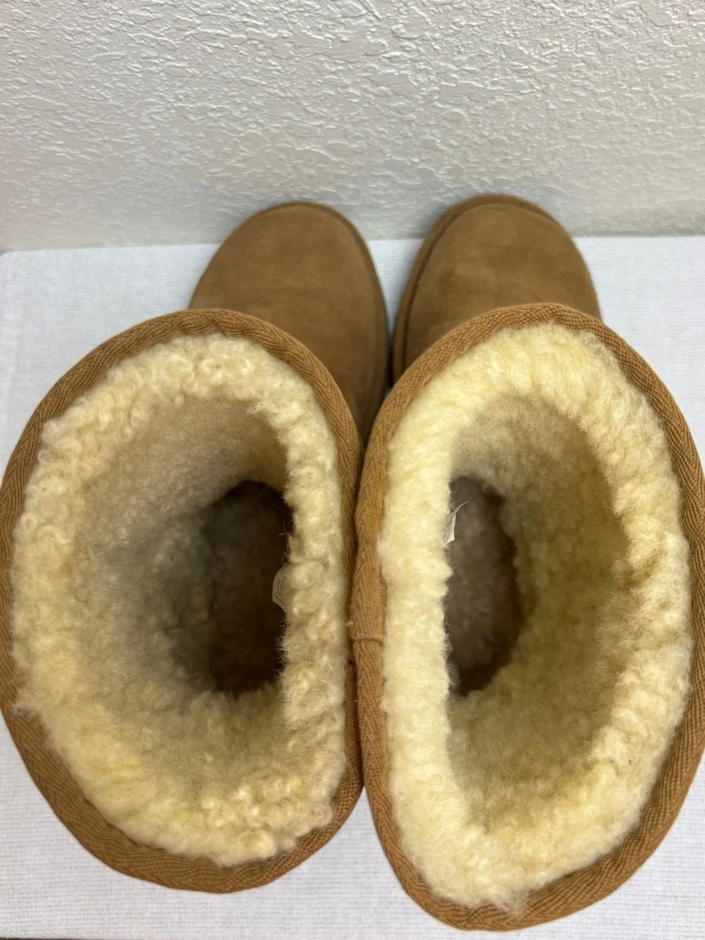 UGG 1016223 Classic Short II Boots for Women Size 9 Chestnut, Water Resistant